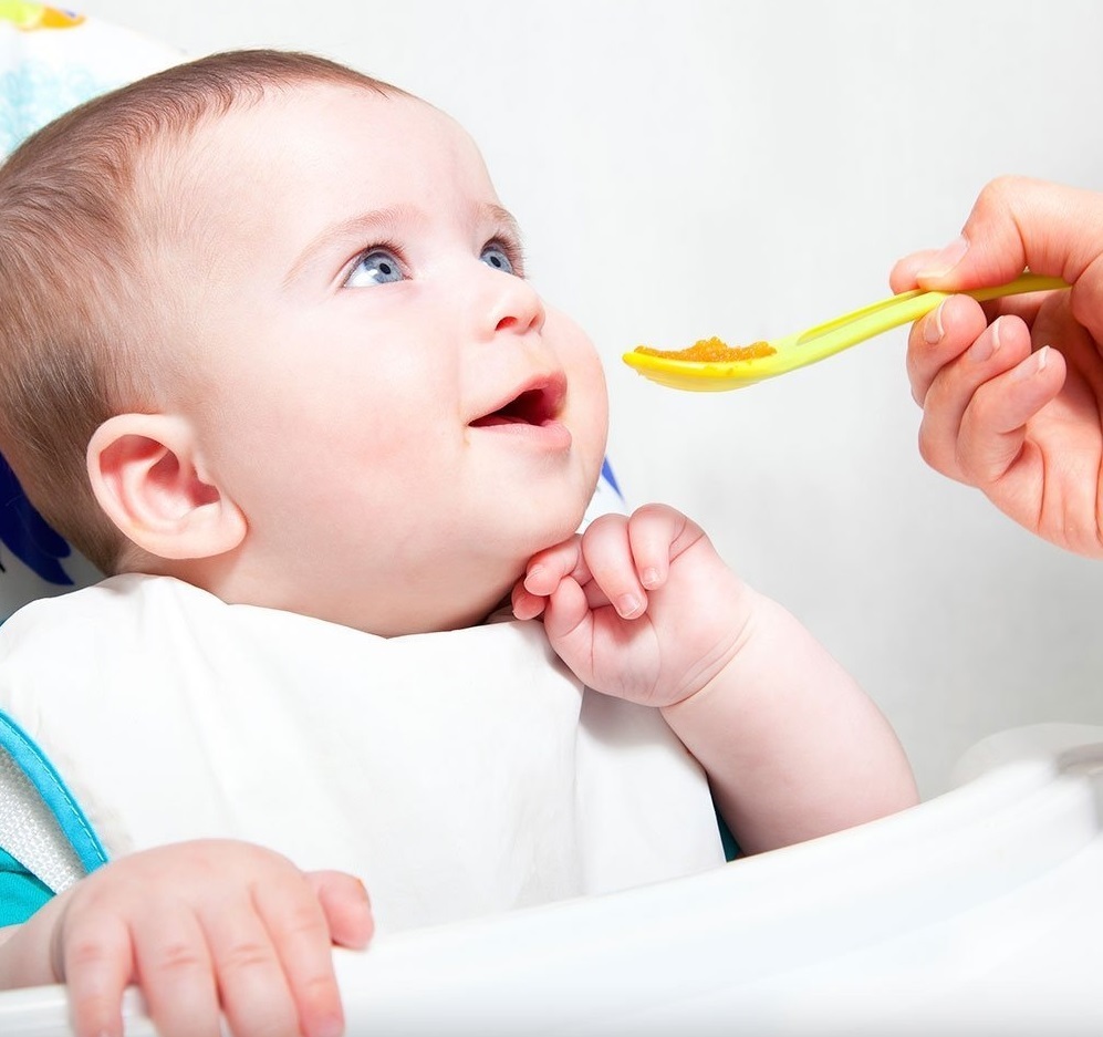 Alimentación de un bebé de 15 meses
